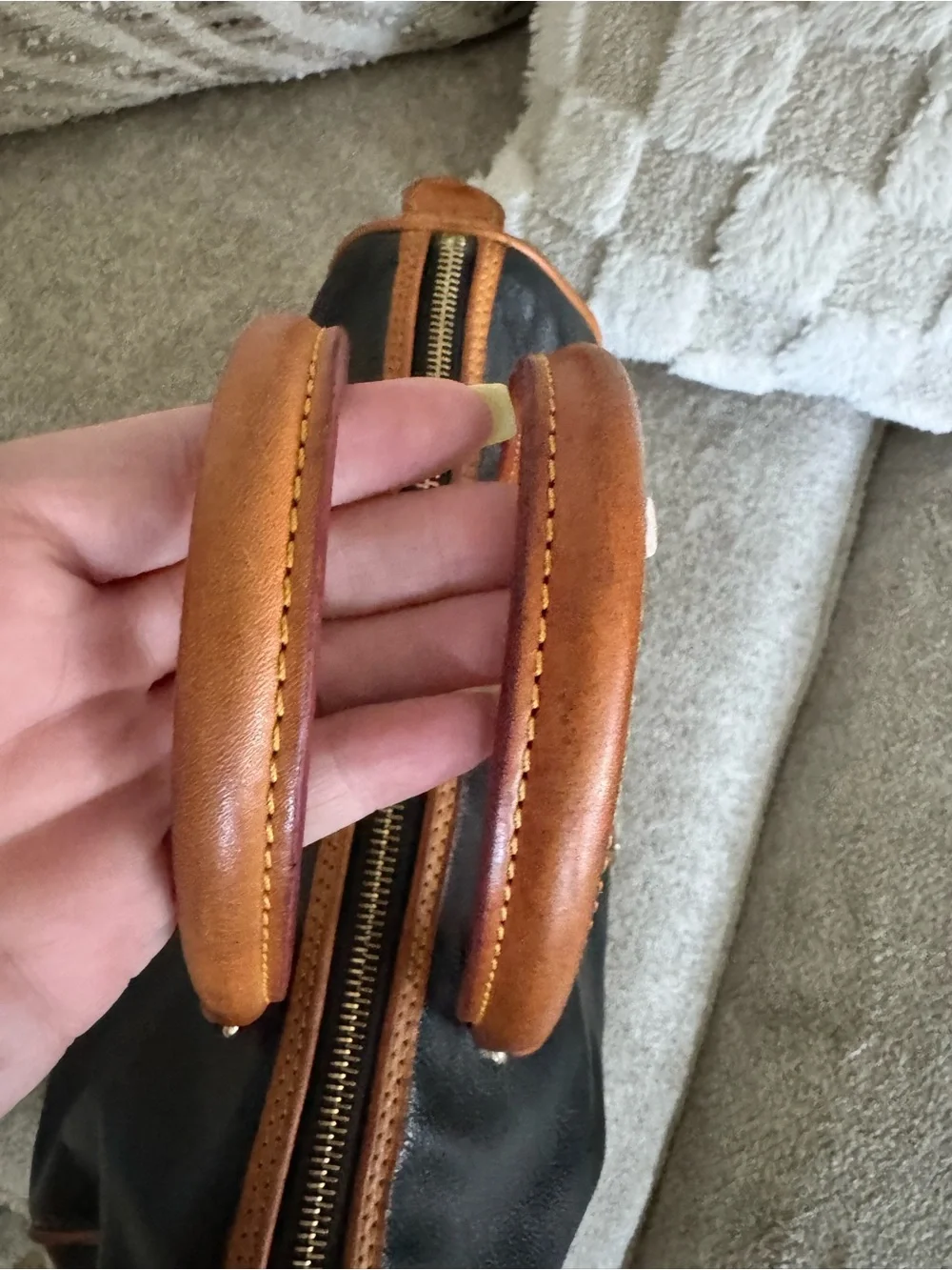 Dooney & Bourke classic dooney